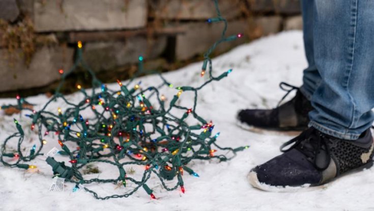 When to Take Down Christmas Lights and Holiday Lights