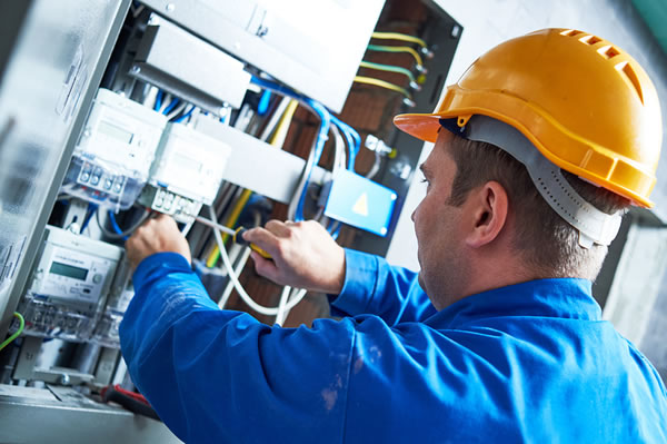 Commercial Electrician in Arlington